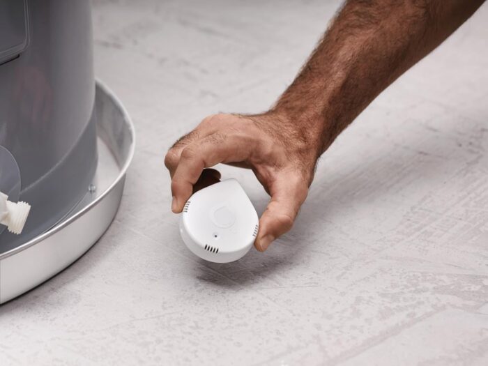 Moen Flo Smart Water Leak Detector, Drip or Flood Sensor Alarm for Home, 1-Pack, White, 920-004 - Image 7